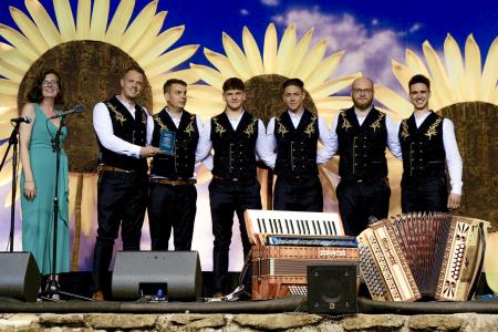 Podelitev nagrad na festivalu v Števerjanu.